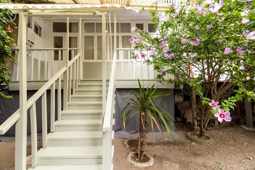 Apartment In Cozy Little Yard تبليسي جورجيا