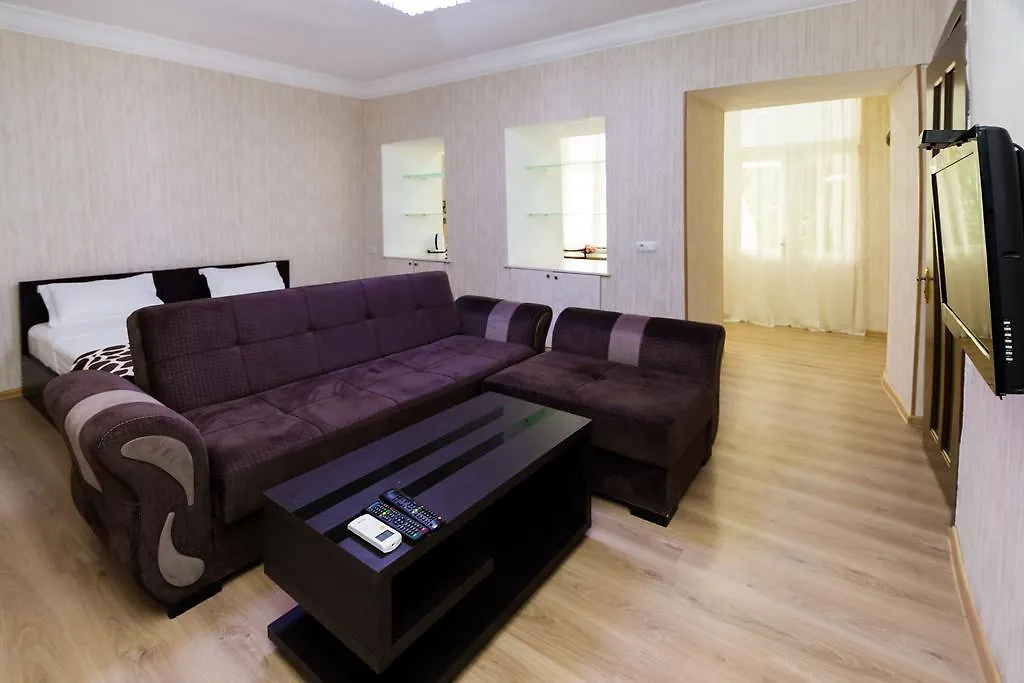 Apartment In Cozy Little Yard تبليسي 0*,